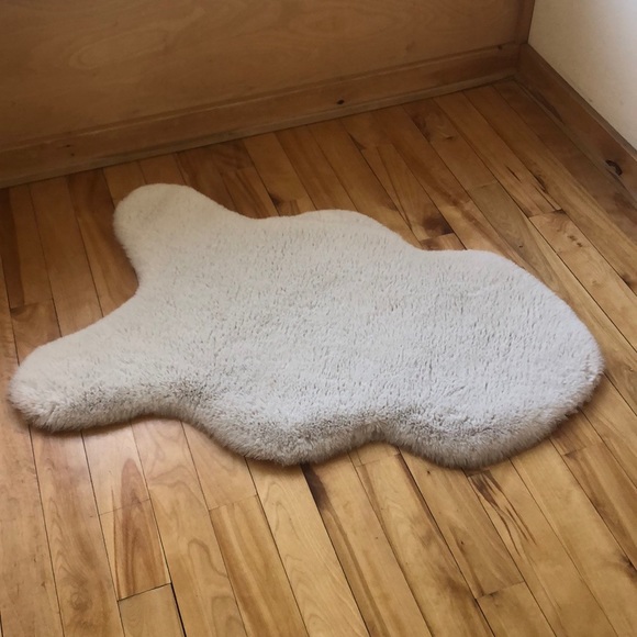 Plush Faux Sheepskin Accent Pelt NWT! - Picture 3 of 3